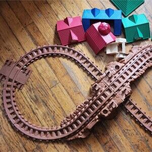 Hasbro Lincoln Logs Frontier Train Track Tunnel Building Roofs Logs Included